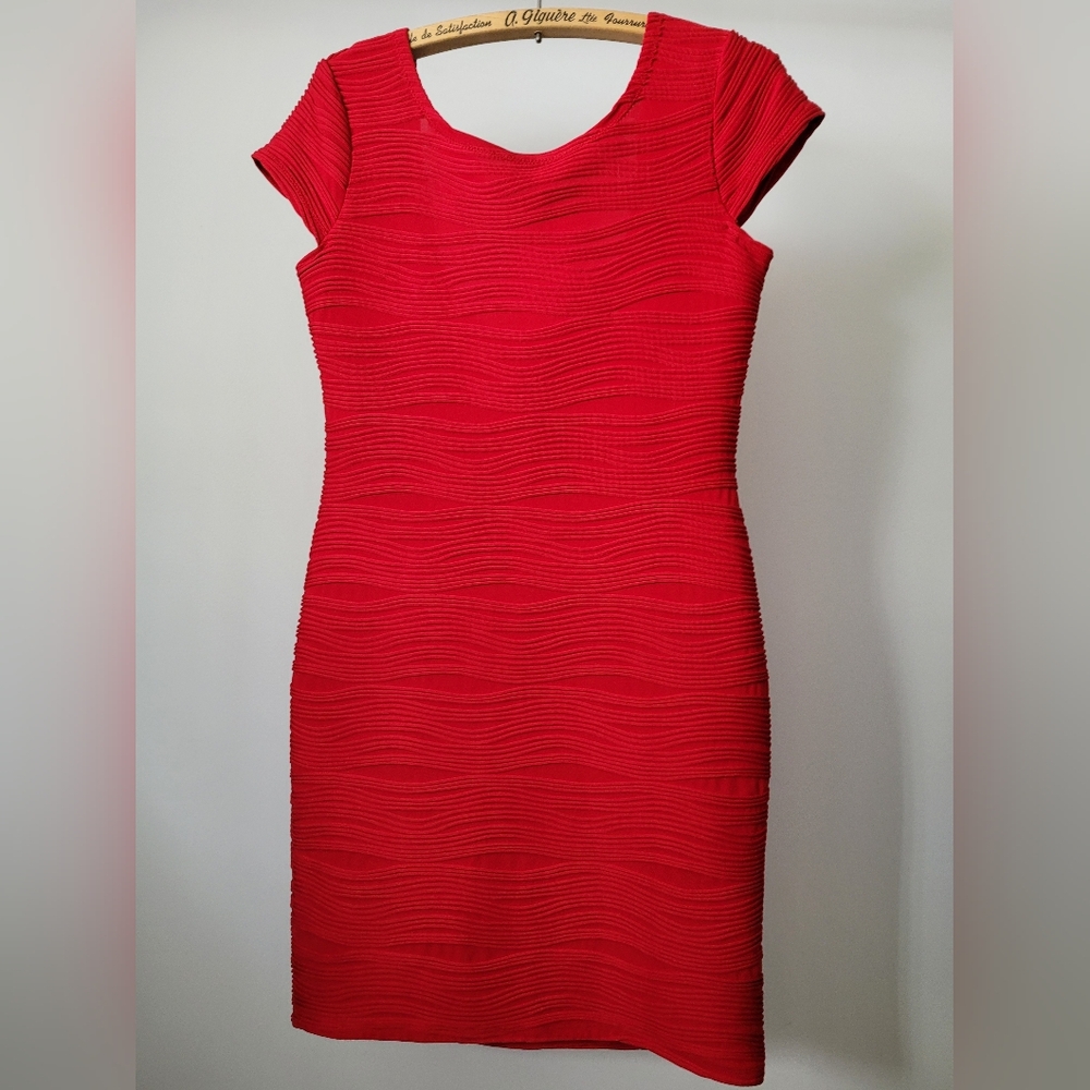Nadya Toto Red Textured Dress Scoop Back – Size M